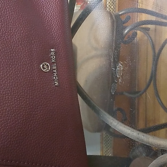 Michael Kors Large Hobo Bag - Picture 3 of 7